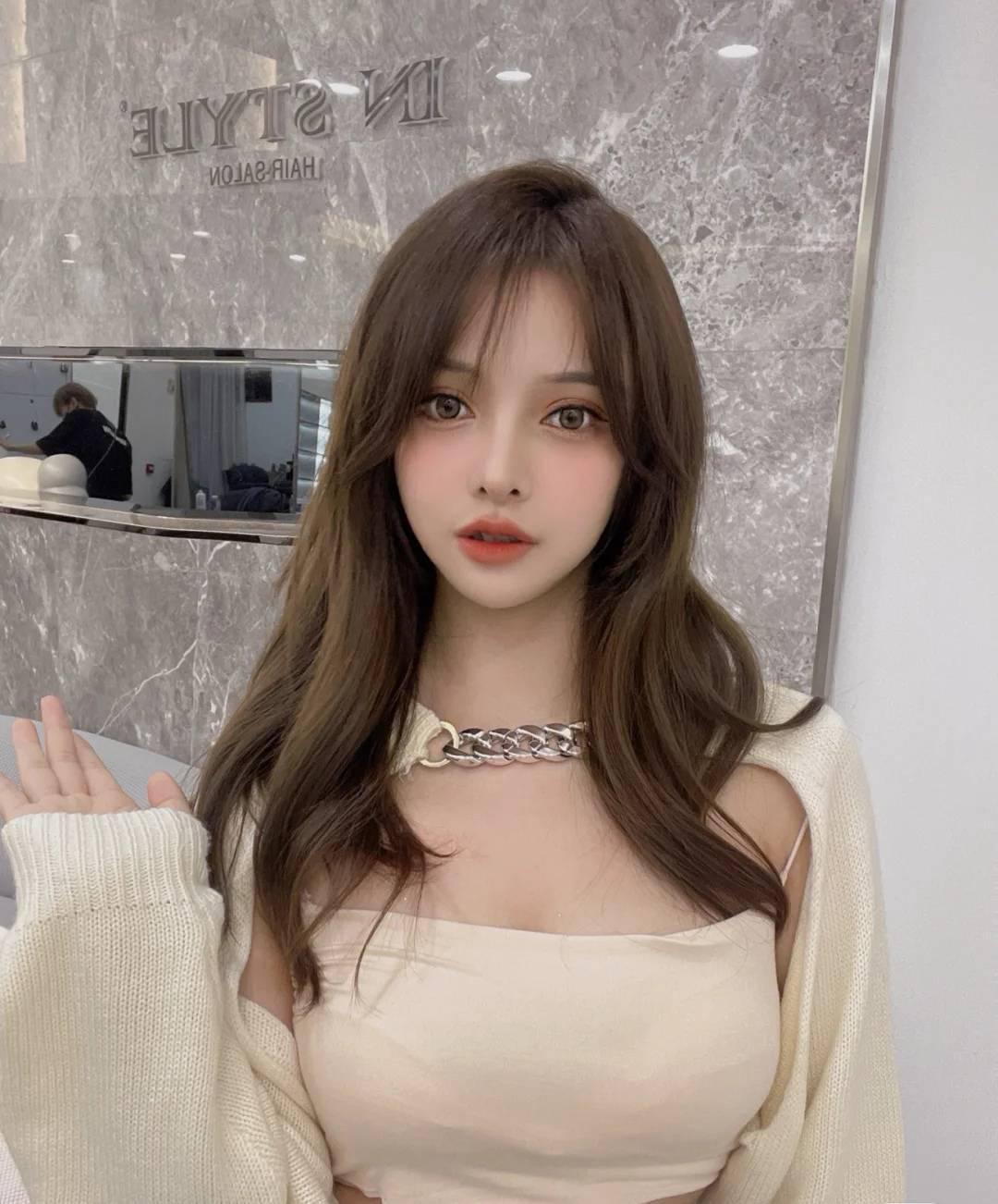 大长腿小姐姐，甜美可爱很诱人